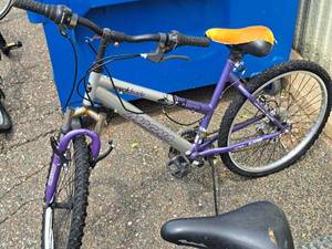 lot 545 image: Magna Great Divide Hardtail 24 Womens Trail Bike 18 PurpleGray Frame