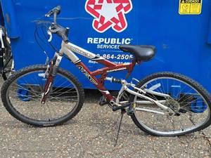 lot 544 image: Next Power X 26 Womens Shimano 18-speed Trail Bike 18 RedWhite Frame