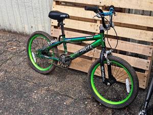 lot 542 image: Avigo Incognito Pro 18 Series 18 Boys Single-speed BMX Bike 11 BlueGreen Frame