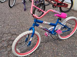 lot 541 image: Huffy 20 Girls Single-speed BMX Bike 12 BluePink Frame