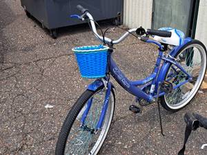 lot 537 image: Kent Bayside 26 Womens Single-speed Street Bike 17 Blue Frame