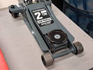 Pittsburgh® 2-Ton Low Profile Floor Jack
