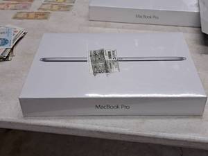 lot 508 image: Apple MacBook Pro 512GB 15 Notebook Computer  2.5GHz Quad Core Intel Core i7  16GB SDRAM  512GB Flash A1398 (in original packaging)