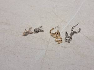 lot 522 image: Lot of (2 Sets) Bunny theme Earrings