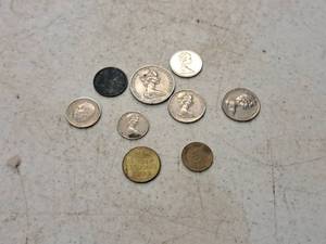 lot 528 image: Collectors Coins and Foreign Currency - Coins - Camp Snoopy 1992, Deutsch 1984, New Zealand 1971  1978  1980, Canada 1989 and more
