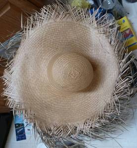 lot 14 image: 9 grass hats