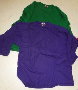 lot 16 image: two size 3XL purple and green hockey jerseys