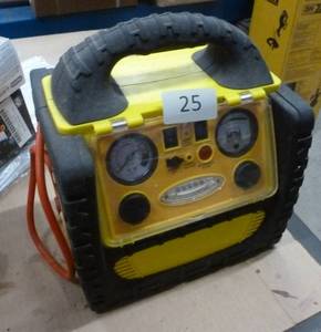 lot 25 image: Jump start, air compressor, light, outlet