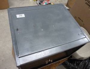 lot 26 image: locker storage box with key 20x17x15
