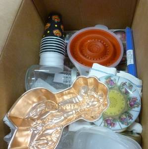 lot 28 image: Large box of kitchen stuff - see all the pictures