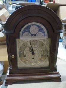 lot 29 image: Nice Baldwin windup clock