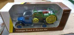 lot 38 image: New 132 scale diecast truck and tractor 1993