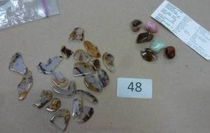 lot 48 image: group of polished agates