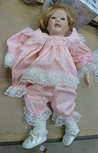 lot 72 image: 1989 Mavis Snyder Tudi Lynn doll