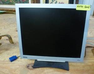 lot 80 image: 17 inch flat screen monitor - works