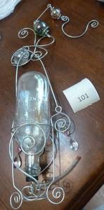 lot 101 image: New glass hummingbird feeder