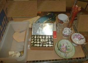 lot 114 image: Set of frosting decorating tips, tea cups, vase, toothpick holder