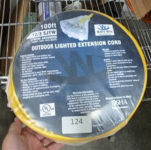 lot 124 image: New 100ft outdoor lighted extension cord