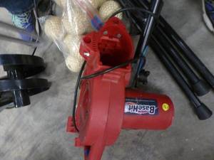 lot 154 image: Baseball pitching machine with stand and balls