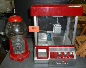 lot 189 image: CraneClaw game and gumball machine