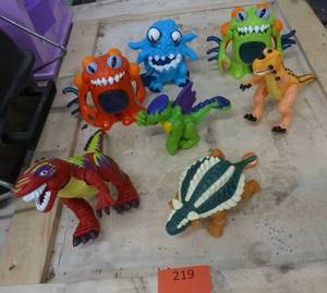 lot 219 image: Dinosaurs and space aliens