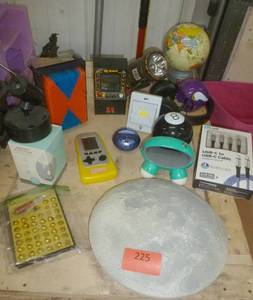 lot 225 image: Variety pack - moon light, globe, lantern, laser pointer, games, usb cables, headphones