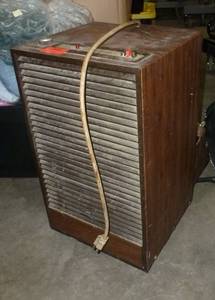 lot 246 image: Old de-humidifier (seller says it works)
