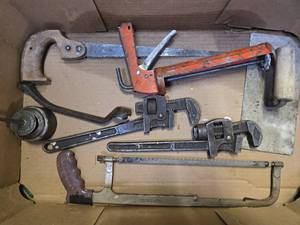 lot 37 image: Lot of hand Tools (USED)