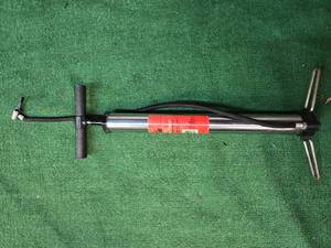 lot 39 image: On the Road Deluxe Tire Pump (USED, Excellent)