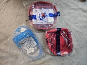 lot 50 image: Lot of 2 Pop Corn Popper and a shower shoe