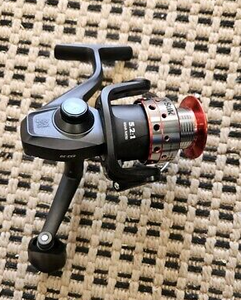 lot 304 image: Ugly Stik GX2-30 Spinning Reel 4 Lbs  190 Yd, 6 Lbs  140 8 Lbs 110 Yd