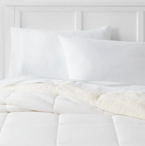 lot 319 image: Room Essentials Faux Shearling Reversible Comforter White Twin Twin XL