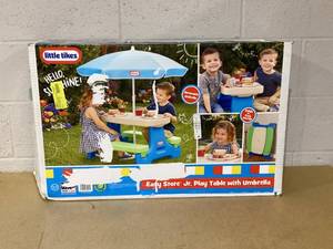 lot 423 image: Little Tikes Easy Store Jr. Picnic Table with Umbrella