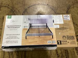 lot 424 image: Queen Size Mainstays Upholstered Platform Bed