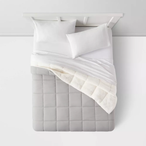lot 115 image: TwinTwin XL Faux Shearling Washed Microfiber Reversible Comforter - Room Essentials