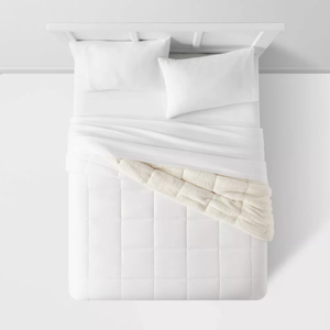 lot 116 image: TwinTwin XL Faux Shearling Washed Microfiber Reversible Comforter - Room Essentials