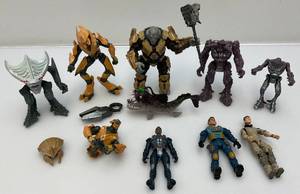 lot 17 image: Misc. Loose Action Figures