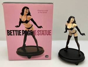 lot 70 image: Darkhorse Delux (Bettie Page) Scuplture Based On A Sculpt By Tony Cipriano (NIB)