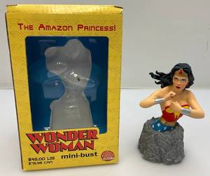 lot 88 image: DC Mini Busts (WONDER WOMAN) The Amazon Princess(NIB)