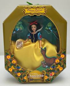 lot 101 image: 1997 Wlat Disneys Snow White And The Seven Dwarfs 60th Anniversary Princess Portrait Collectibles Hangable Keepsake Frame And Story, Too Snow White 6 Figure (NIB)