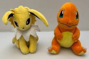 lot 159 image: Vintage POKEMON Charmander & Jolteon Plush Toys 8