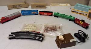 lot 4 image: BACHMANN  Santa Fe Toy Train Set with accessories