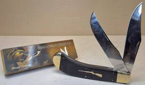 lot 32 image: Frost Cutlery  Bear & Bull Saddlehorn 8 Oversized Pocket Knife