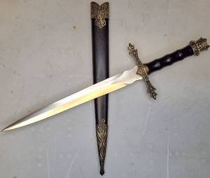 lot 33 image: Defender 14 Collectible Sword Dagger with Sheath (5019)  