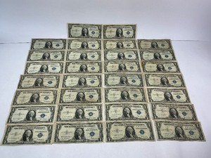 lot 97 image: 30x Lot of 1935 Silver Certificates
