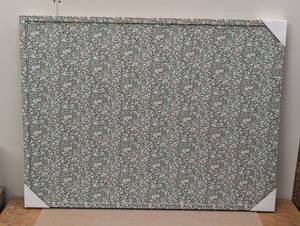 lot 134 image: 40x30 Printed Fabric Pinboard