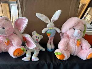 lot 115 image: Easter Basket with Plush Toys and Colorful Eggs
