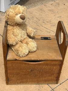 lot 129 image: Vintage Wooden Toy Box with Teddy Bear