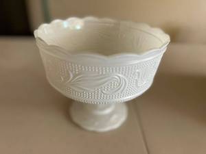 lot 134 image: E.O. Brody Company Milk Glass Compote Vase