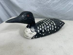 lot 31 image: Heritage Mint Wooden Loon